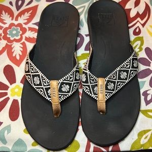 Reef Ortho woven flip flops size 10